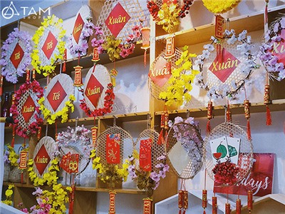 Vòng treo cửa Tết đẹp lạ cho Tết Nguyên đán